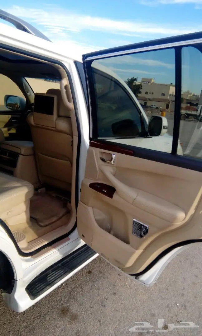 جيب لكزس أبيض نظيف بإسم راعيه وكاله  (image 16)