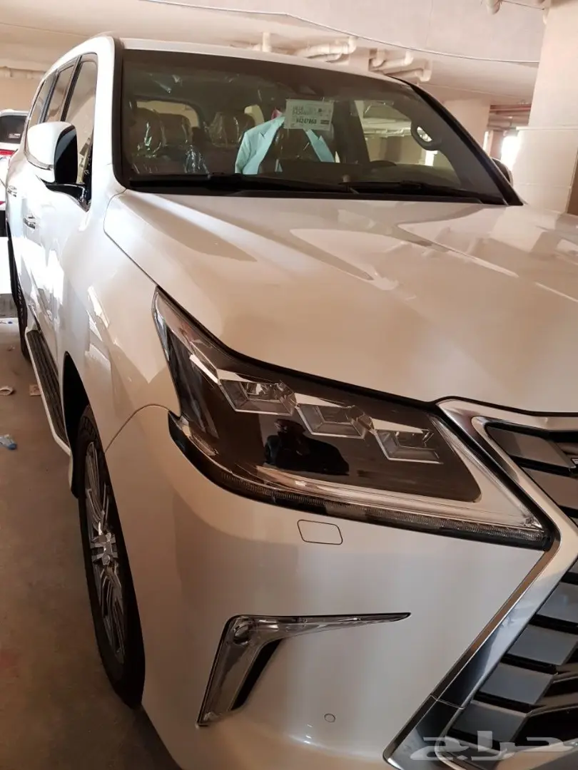 لكزس 2017 ال اكس نظيف جدا للبيع 9 الاف الكيلو