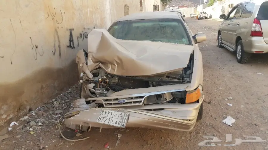 فورد كراون فكتوريا مصدوم (image 4)