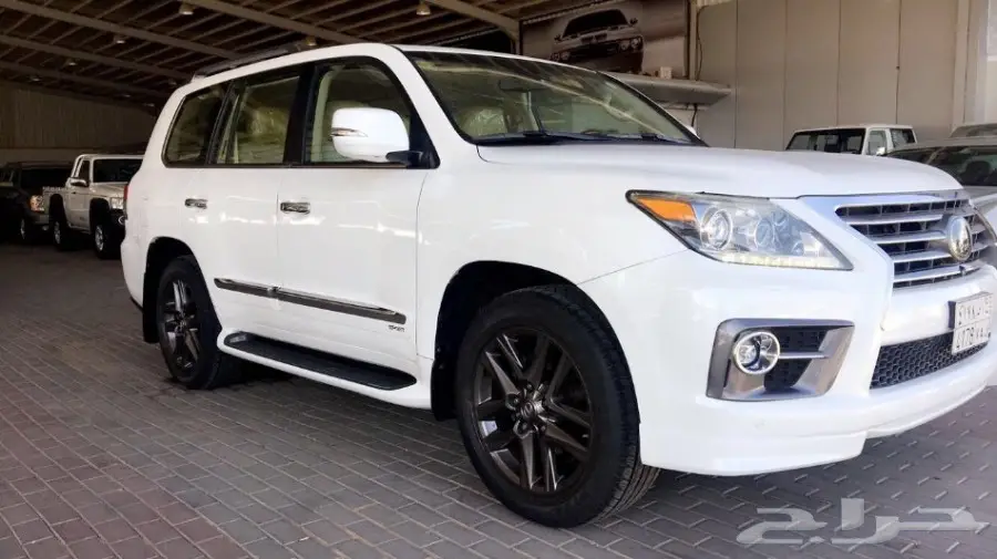 لكزس LX570موديل2013