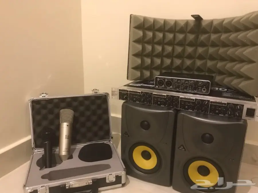 استديو ميكات وكرت صوت للبيع  behringer  