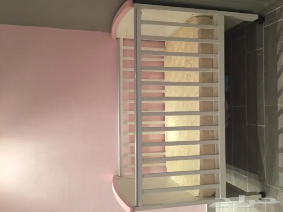 سرير اطفال للبيع