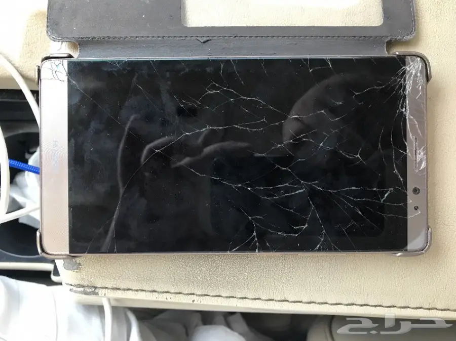 للبيع هواوي ميت 8 شاشه مكسور. 