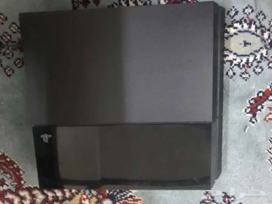 بلاستيشن 4 معه 2 يد اصلي وفيفا 16 ب900ريال