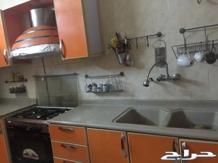 مطبخ للبيع شبه جديد 