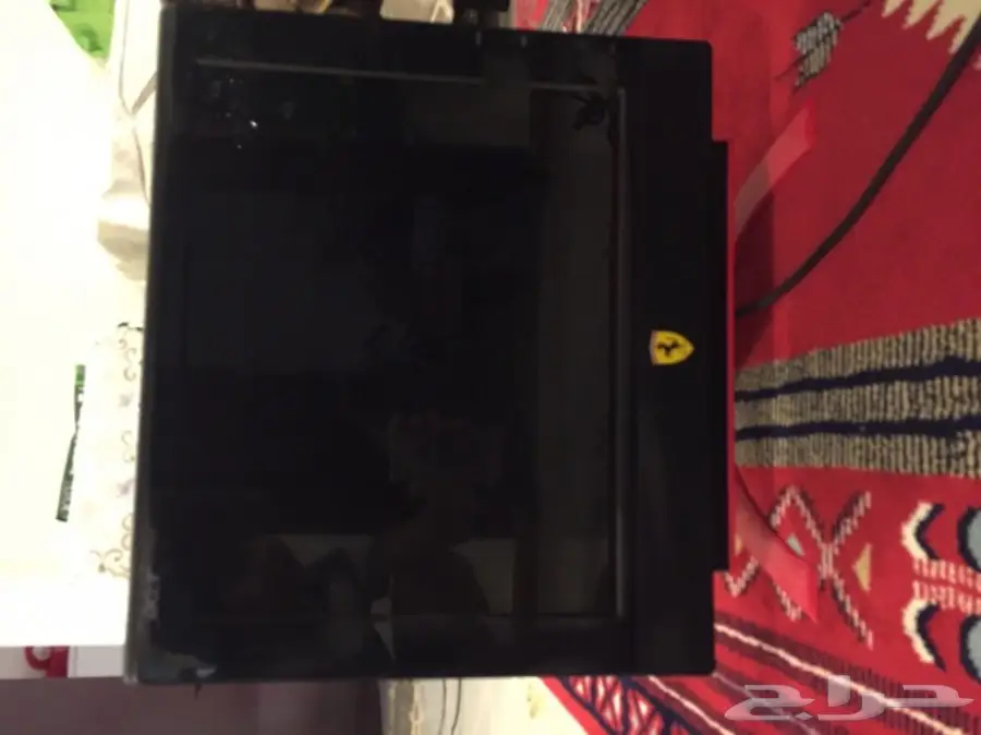 شاشة فيراري و كمبيوتر ديل