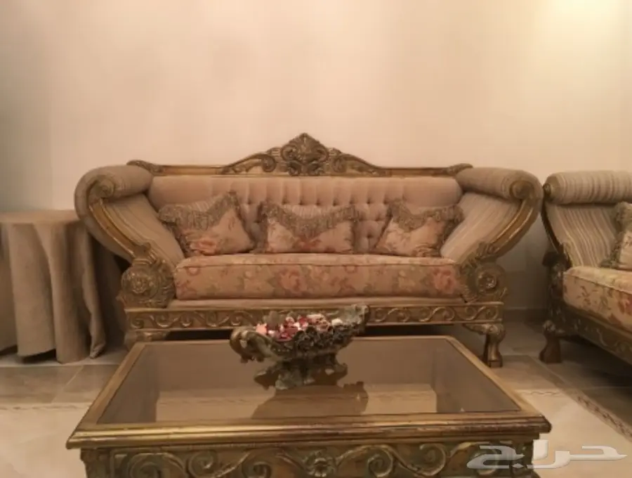 كنب كلاسيكي للبيع