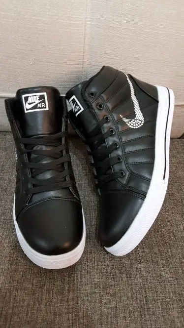 شوزات رجالية ماركة نايك وشانيل (image 4)