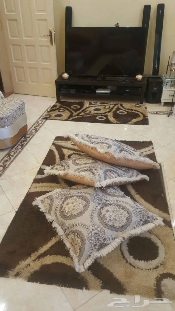 مجلس كنب فخم للبيع (نظيف جدا )  (image 2)