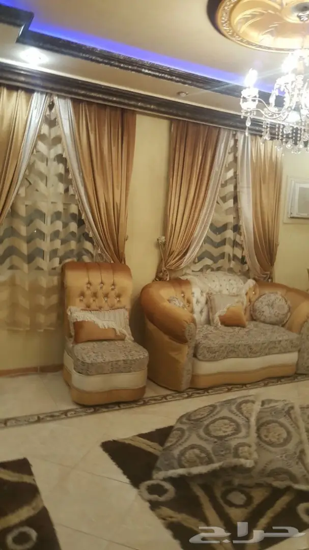 مجلس كنب فخم للبيع (نظيف جدا )  (image 7)