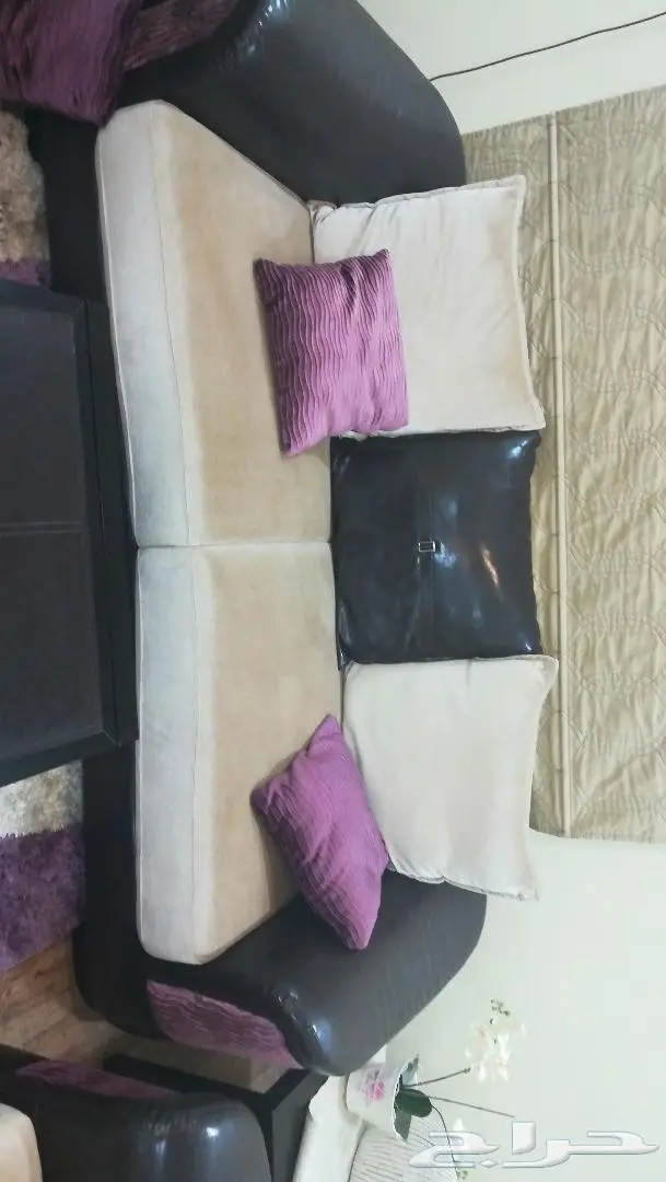 عرض مميز: طقم كنبة فاخر مع إضافات رائعة - بيع سريع! (image 1)