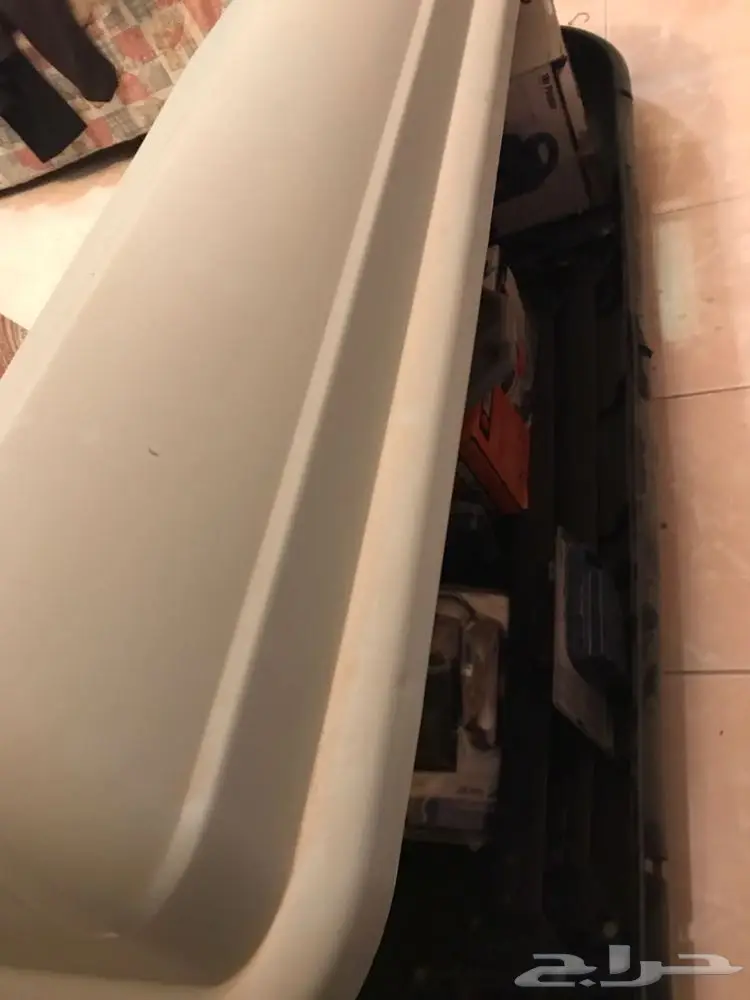 خزنه لنقل الأغراض توضع فوق السيارة