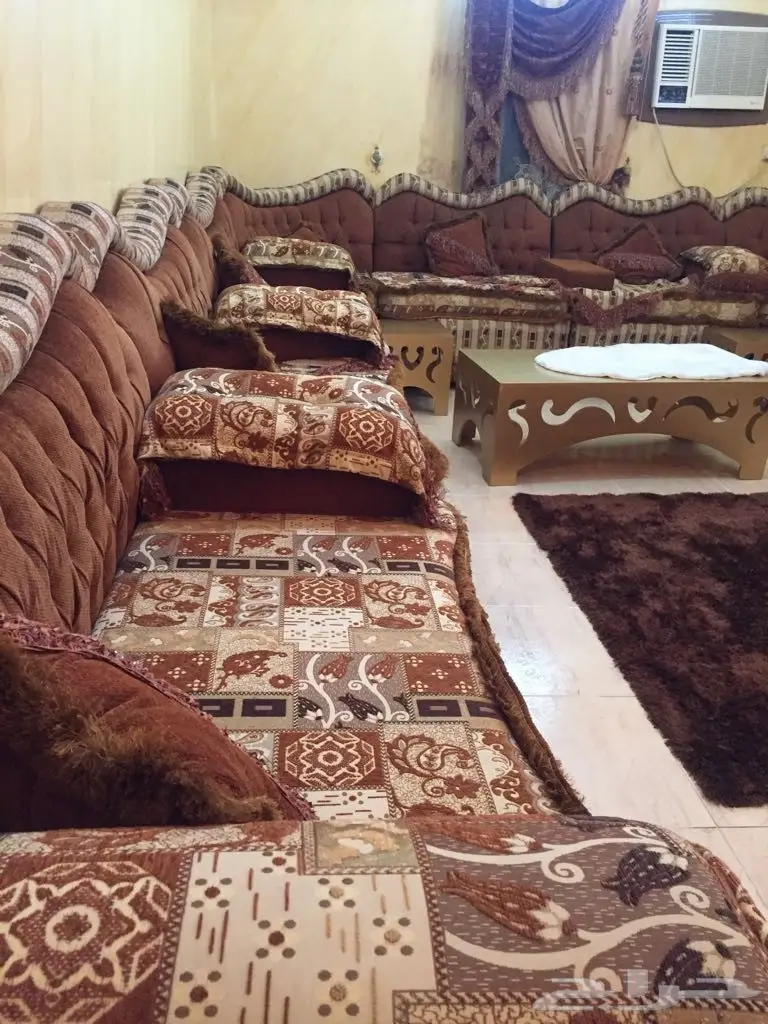 كنب مجلس فاخر نظيف جدا ومغسلة فايبر للبيع (image 5)