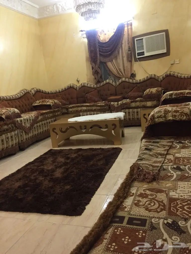 كنب مجلس فاخر نظيف جدا ومغسلة فايبر للبيع (image 6)