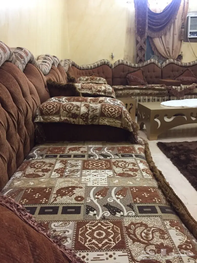 كنب مجلس فاخر نظيف جدا ومغسلة فايبر للبيع (image 8)