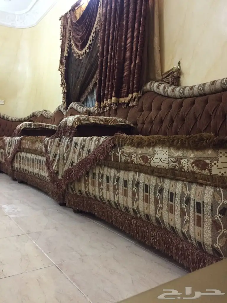 كنب مجلس فاخر نظيف جدا ومغسلة فايبر للبيع (image 17)