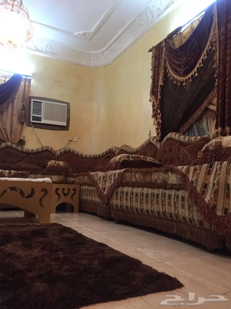 كنب مجلس فاخر نظيف جدا ومغسلة فايبر للبيع (image 18)