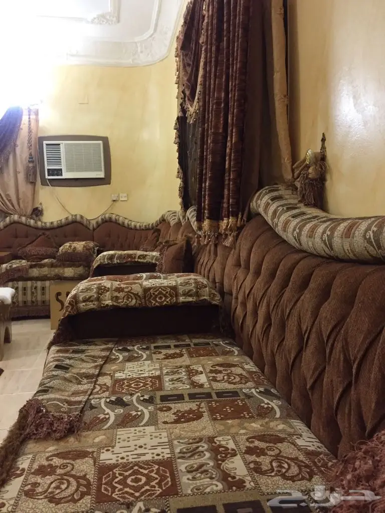 كنب مجلس فاخر نظيف جدا ومغسلة فايبر للبيع (image 28)