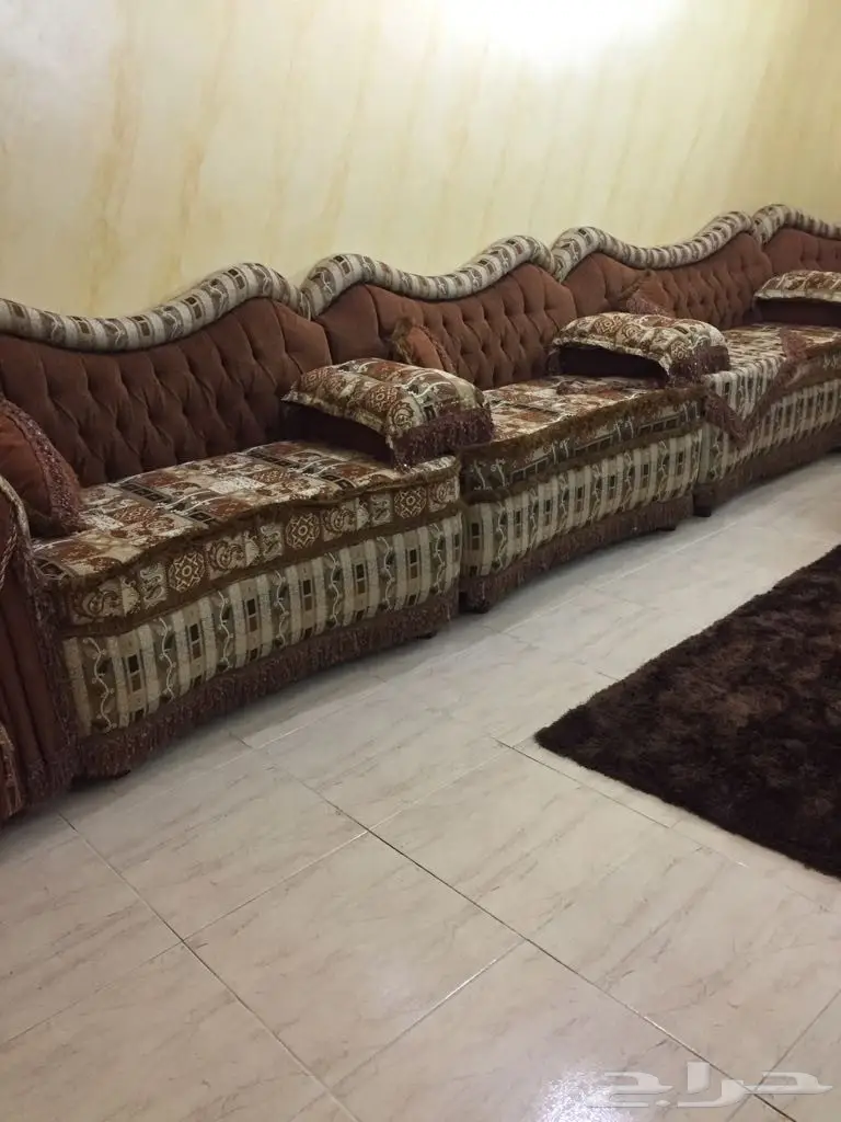 كنب مجلس فاخر نظيف جدا ومغسلة فايبر للبيع (image 30)