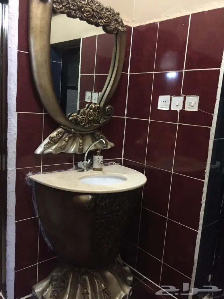 كنب مجلس فاخر نظيف جدا ومغسلة فايبر للبيع (image 34)