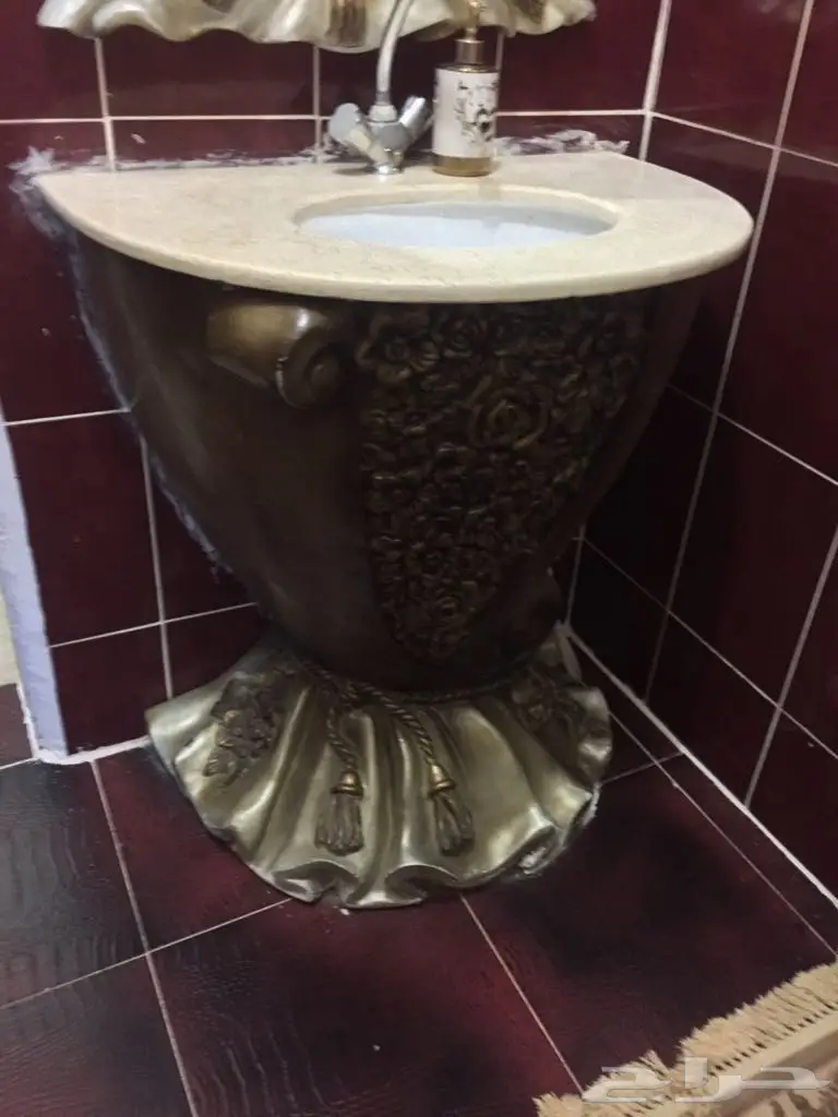 كنب مجلس فاخر نظيف جدا ومغسلة فايبر للبيع (image 35)