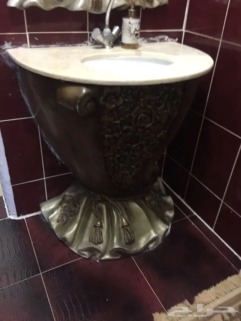 كنب مجلس فاخر نظيف جدا ومغسلة فايبر للبيع (image 36)