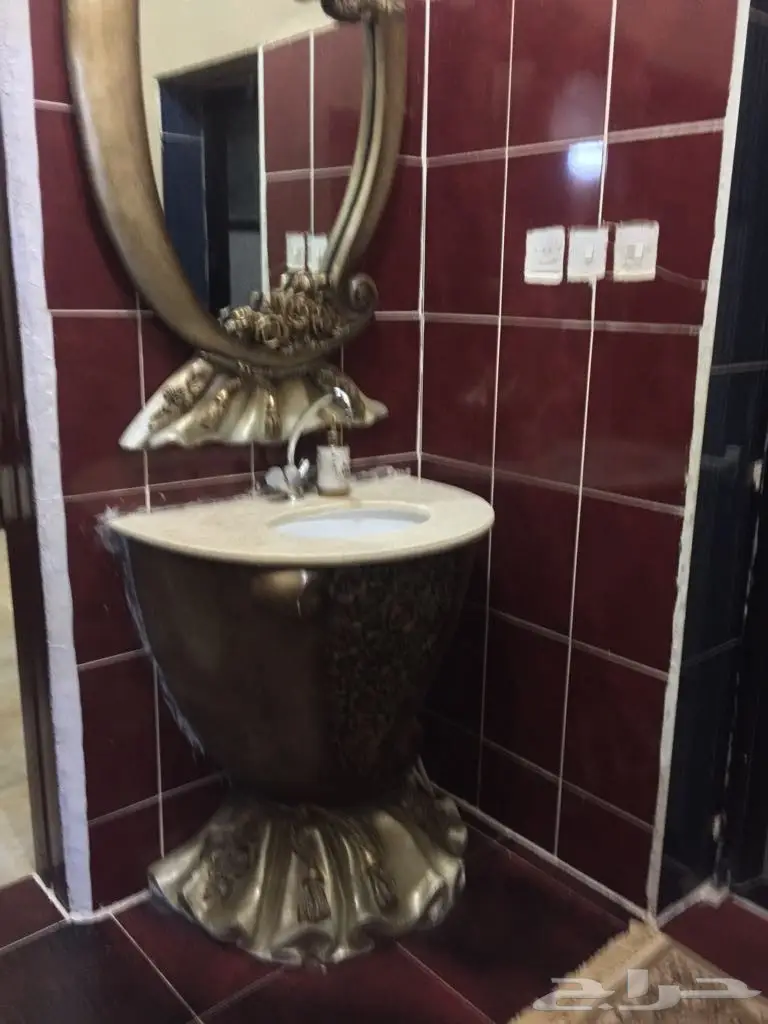 كنب مجلس فاخر نظيف جدا ومغسلة فايبر للبيع (image 38)