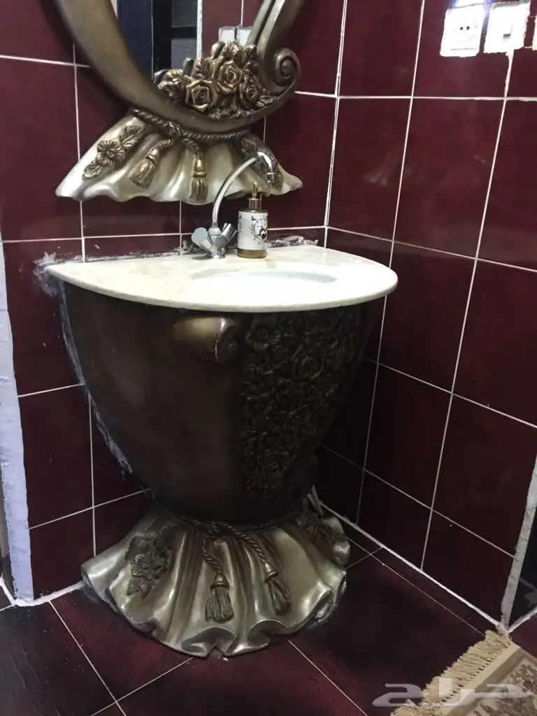 كنب مجلس فاخر نظيف جدا ومغسلة فايبر للبيع (image 41)