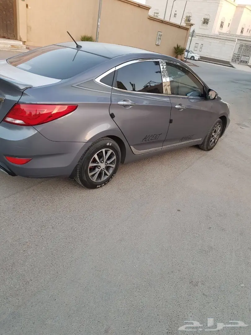 للبيع اكسنت 2016