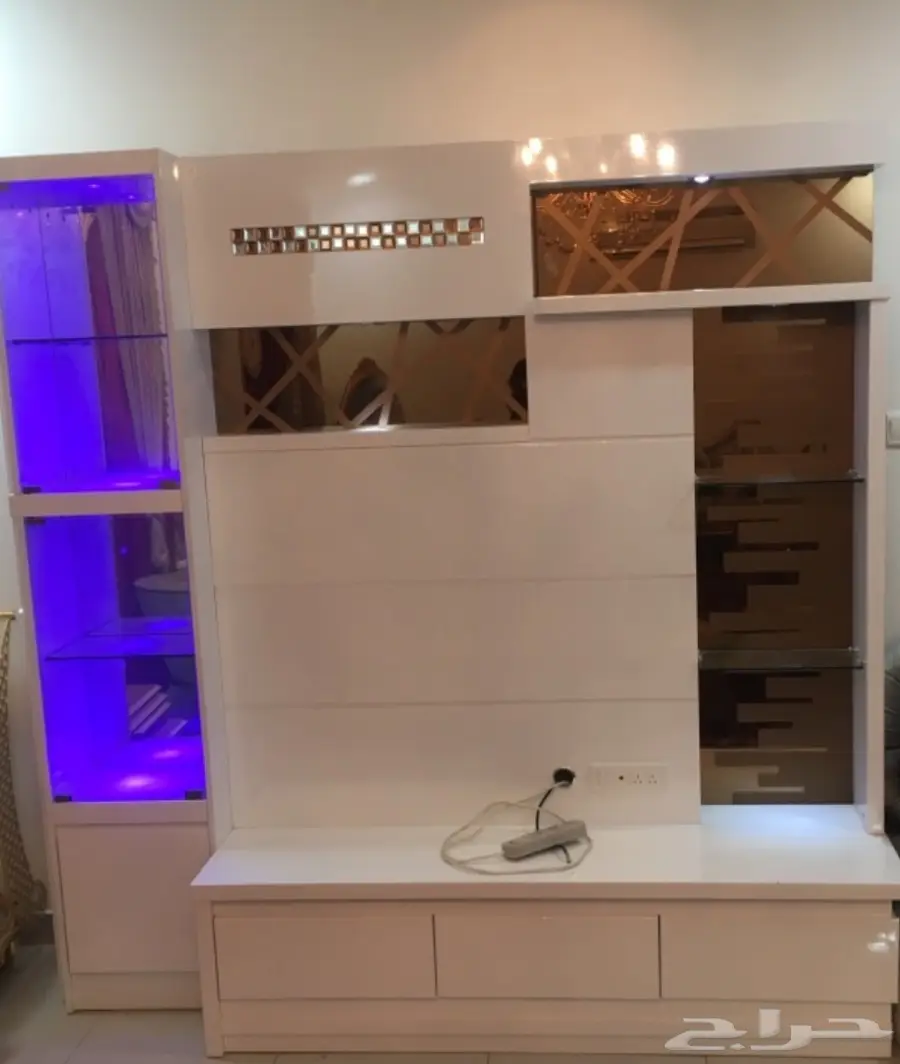 دولاب تلفزيون نظيف