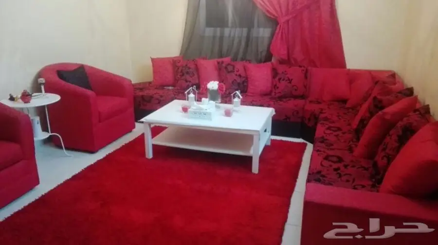 للبيع طقم كنب  وَ ستاره وَ موكيت 