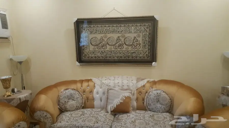 مجلس كنب فخم للبيع (نظيف جدا )  (image 1)