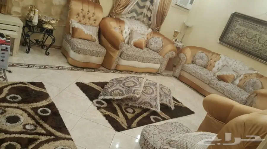 مجلس كنب فخم للبيع (نظيف جدا )  (image 3)