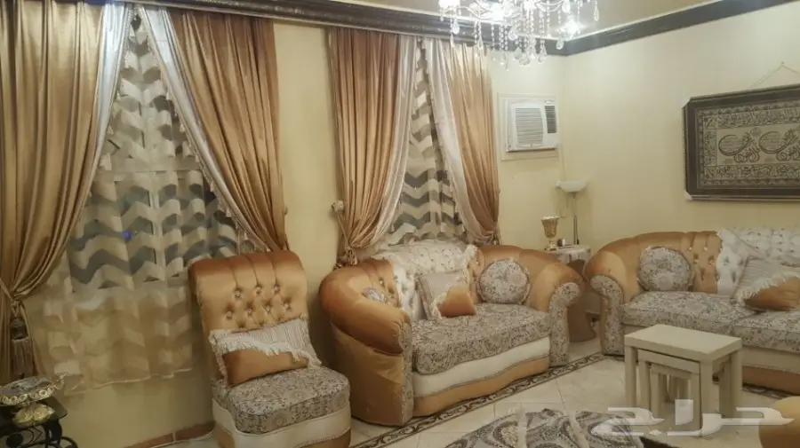 مجلس كنب فخم للبيع (نظيف جدا )  (image 5)