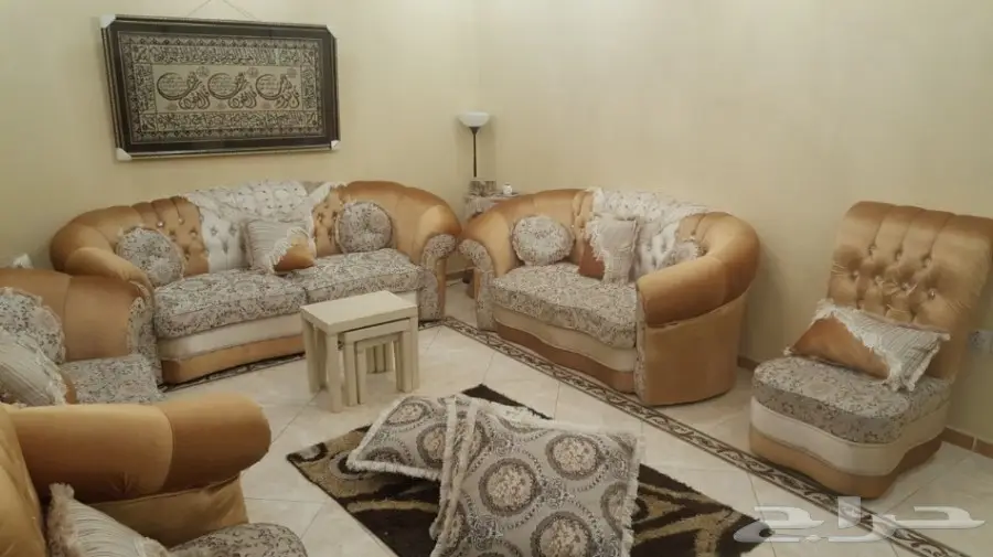 مجلس كنب فخم للبيع (نظيف جدا )  (image 8)