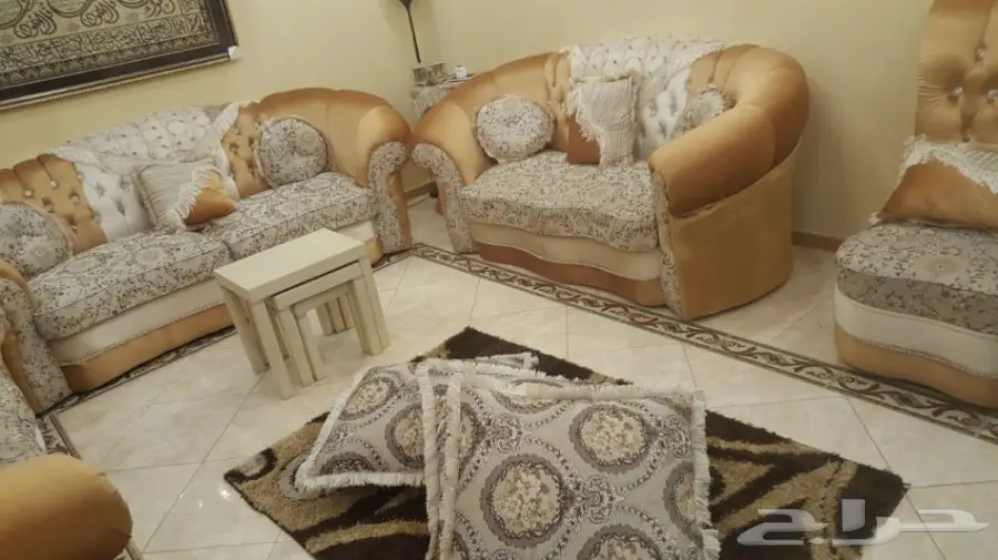 مجلس كنب فخم للبيع (نظيف جدا )  (image 9)