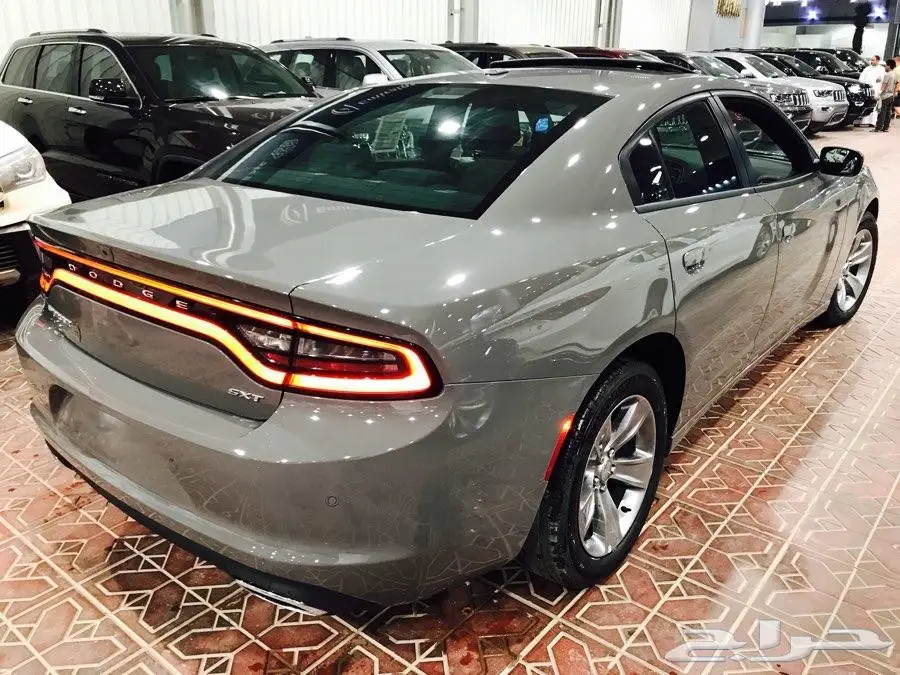 تشارجر - SXT 2 - فتحه شاشه - 2018 - سعودي (image 1)