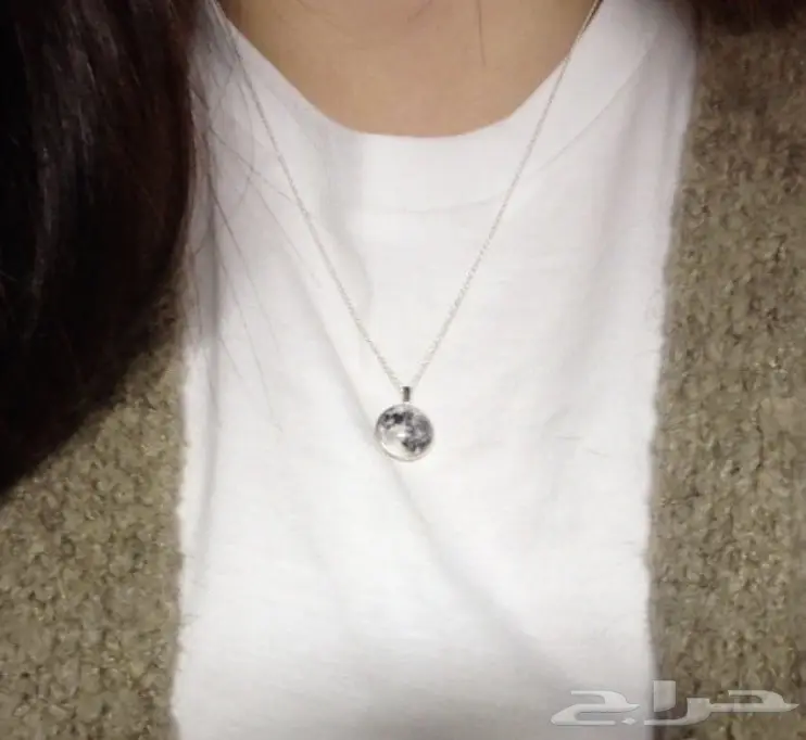 سلاسل وأساور القمر المضيئة