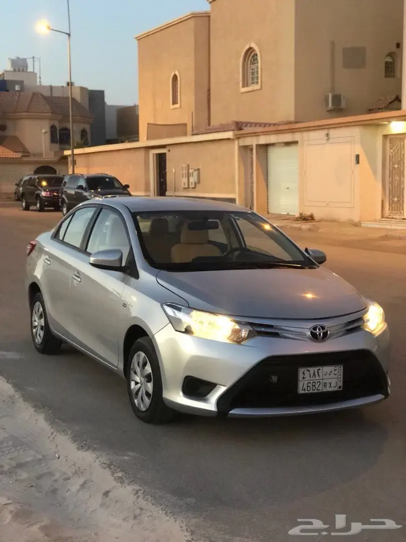 للبيع يارس 2015. نظيف جدا 