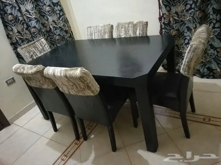 طاولة طعام للبيع  (image 1)