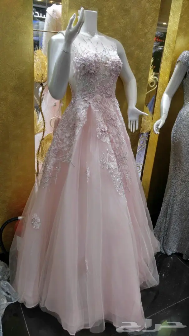  فستان نسائي للبيع بالرياض