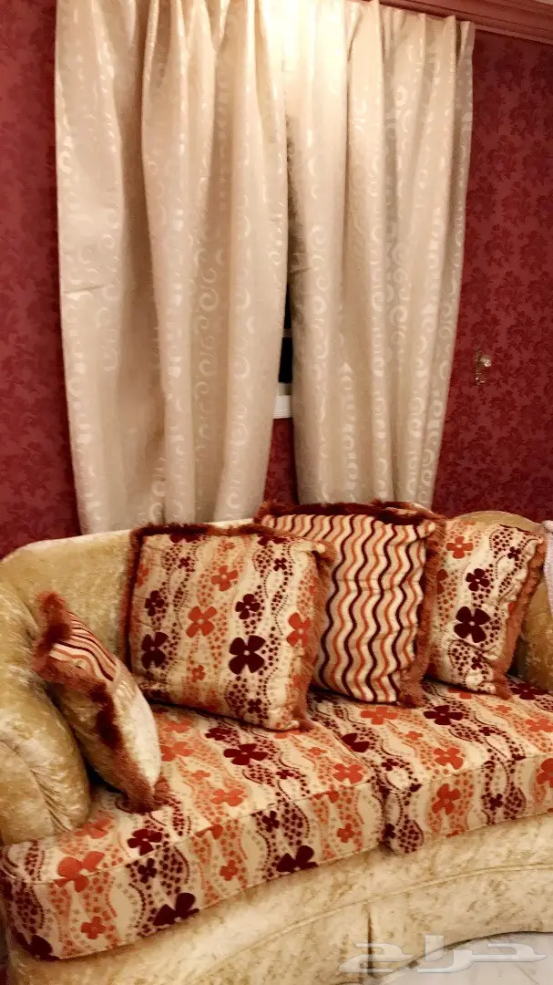 للبيع طقمين كنب بحاله جيده (image 2)