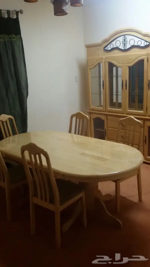 للبيع طاوله طعام وتلفزيونات 