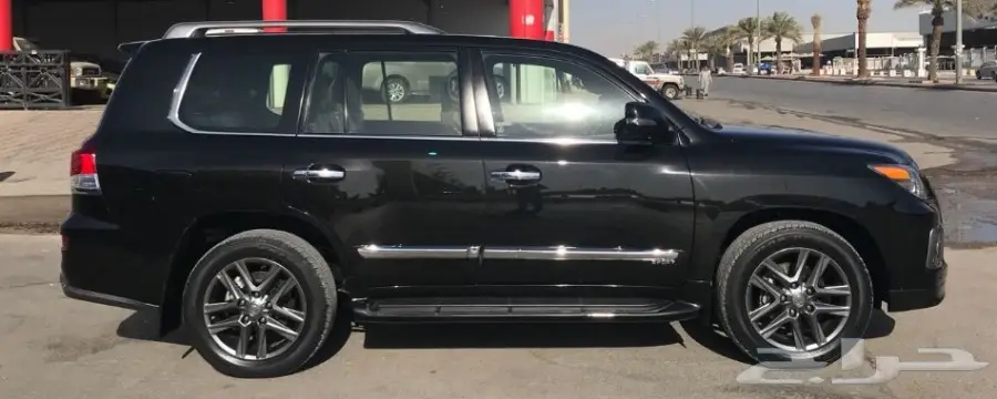 لكزس LX 570 موديل 2015 اسود فل كامل (image 2)