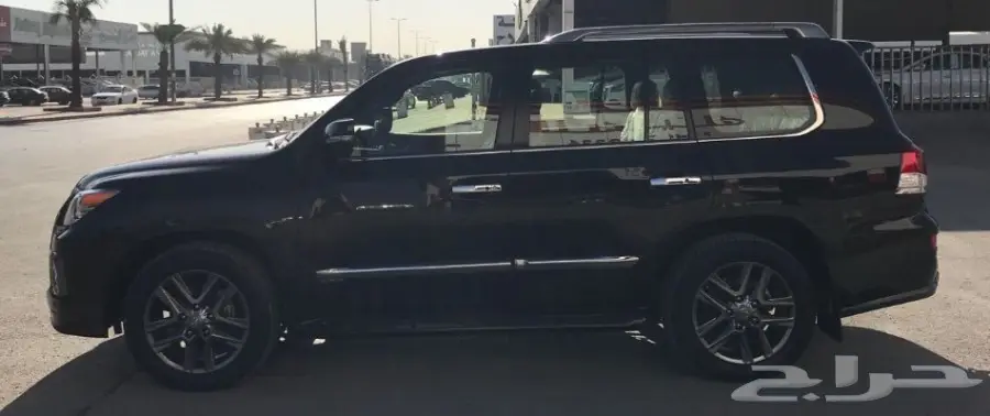 لكزس LX 570 موديل 2015 اسود فل كامل (image 1)