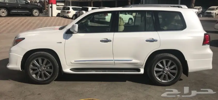 لكزس LX 570 موديل 2010 فل كامل (image 2)