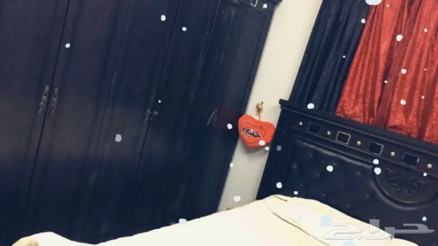 غرفة نوم كامله وسليمه ولله الحمد 