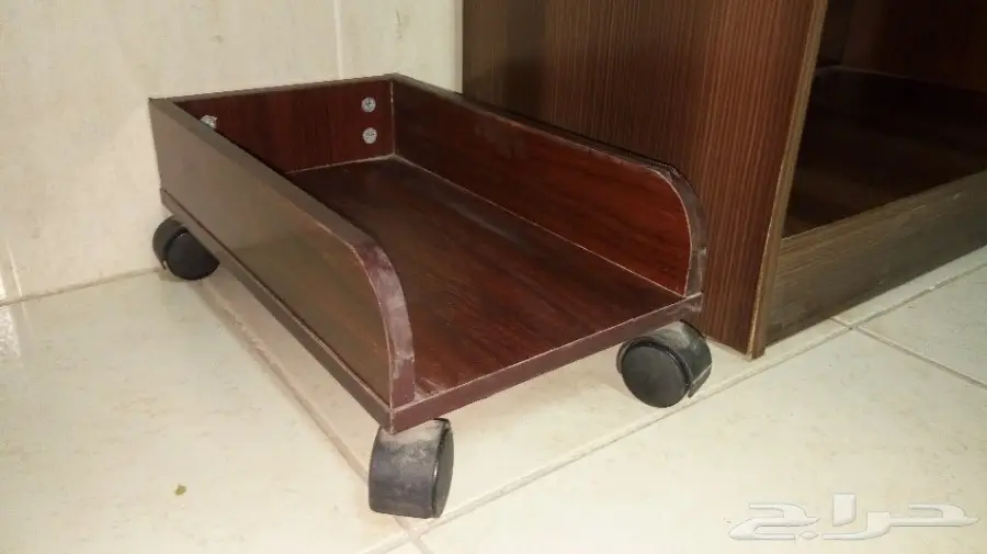 طاولة كومبيوتر مكتبي بحالة ممتازة (image 1)