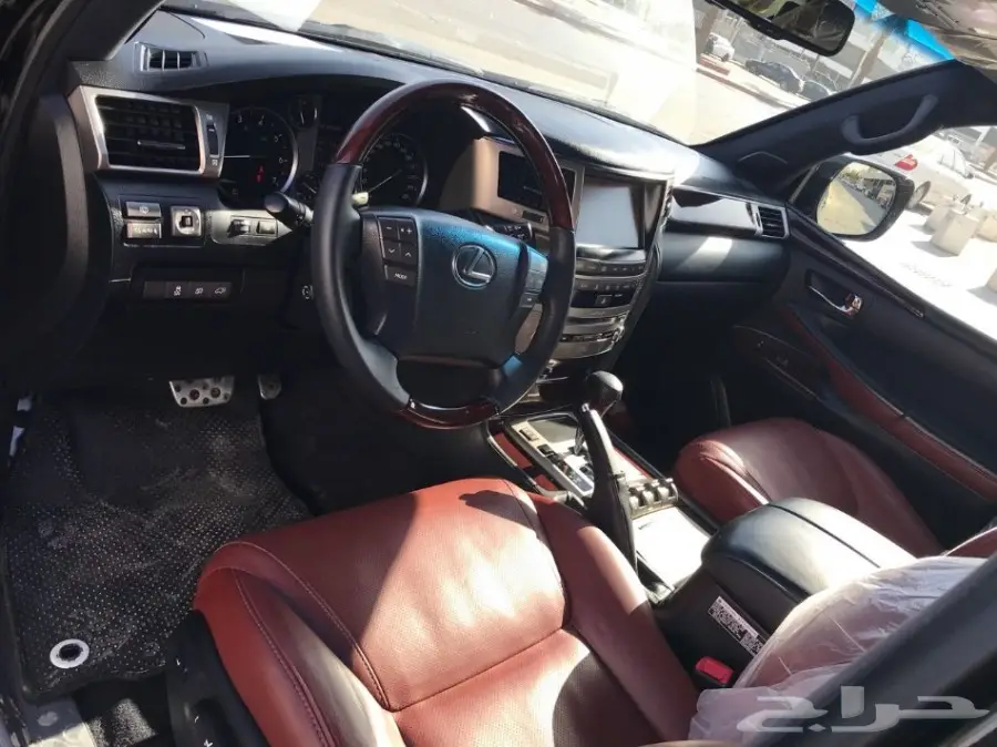 لكزس LX 570 موديل 2015 اسود فل كامل (image 8)