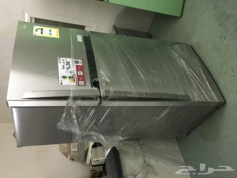 ثلاجه للبيع شبه جديده لازالت الاستكارات عليها (image 3)